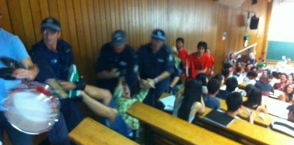 抗议引冲突 5人遭逮捕 抗议引冲突 5人遭逮捕