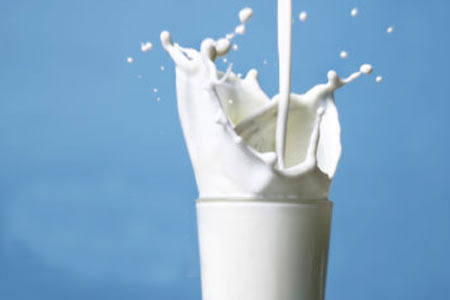 澳媒紧追抢购奶粉事件 中国代购被指暴利