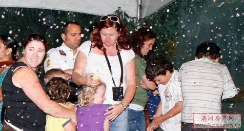 罕见风暴带来豪雨 高球般大冰雹袭墨尔本(图)