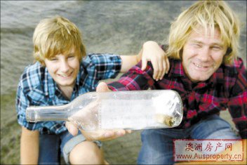 拾到漂流瓶的澳洲父子