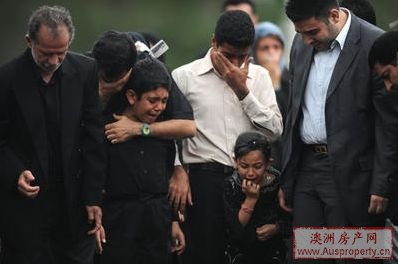 圣诞岛船难八死者终入土