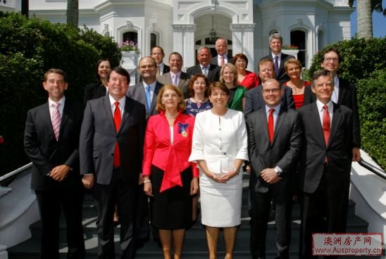 昆州新内阁成员宣誓就职