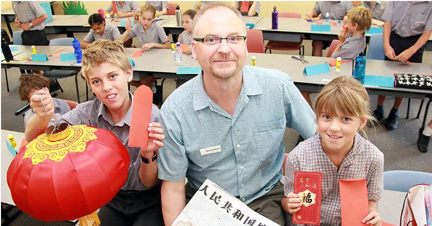 桑德隆德将有关中国春节的习俗介绍给学生