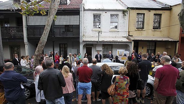 悉尼周六房产拍卖火爆 卖主欢喜开香槟