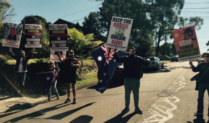 悉尼华人区卖房遭砸场 澳媒给中国人抱不平_