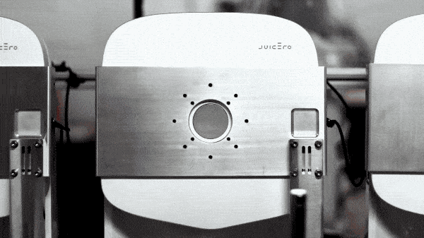 他靠一台榨汁机诈骗8个亿，谷歌、科比都中招，网友也被惹毛