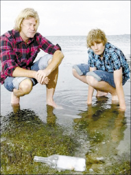 相距1.1万公里 澳洲父子拾获中国洛阳漂流瓶(图)