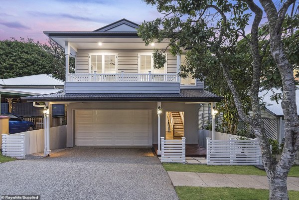 10673870-6779605-The_home_at_50_Deighton_Road_in_Dutton_Park_Queensland_has_trans-a-12_1551924292361.jpg,0