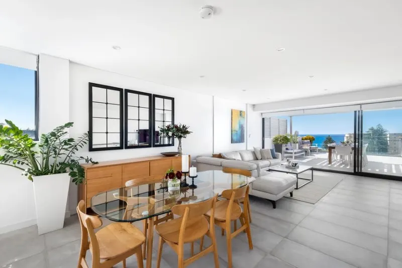 位于悉尼北部Collaroy Frazer Street 9/19A的三居室公寓刚刚上市