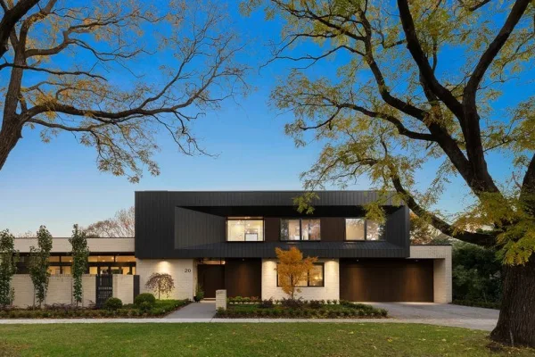 堪培拉奥康纳贝拉街 20 号的四居室住宅将于 6 月 8 日进行拍卖。