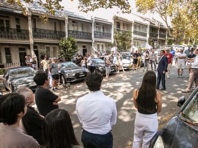 银行专家教你：现在买房还是等明年？五问拆解购房迷雾